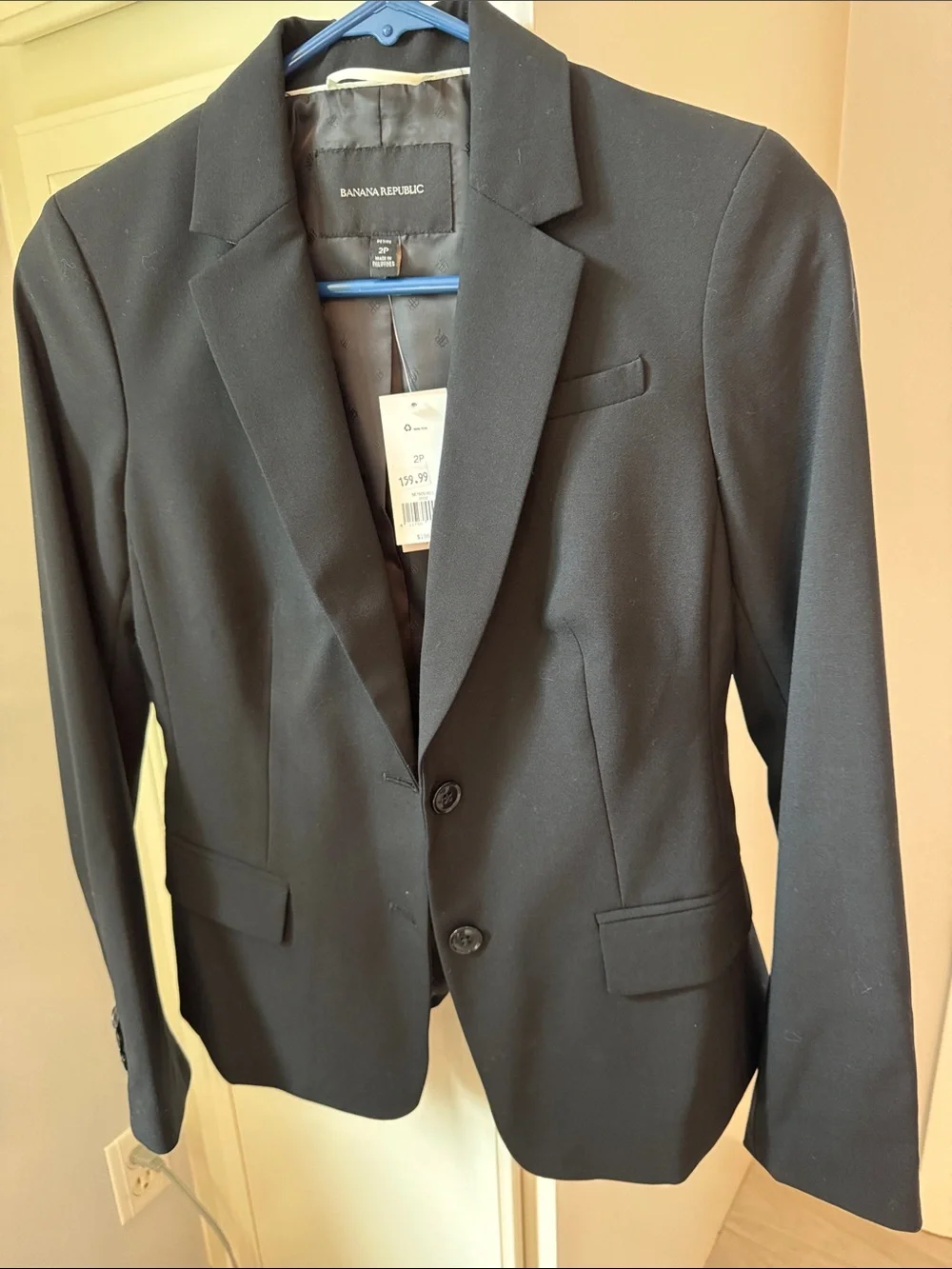 Banana Republic Women’s Black Notch-Lapel Button Blazer fully lined. 2 Petite
